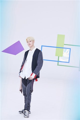 Jacob张朋 新歌MV化身未来boy