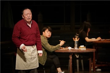 倪大红《银锭桥》首演 回归舞台感恩观众