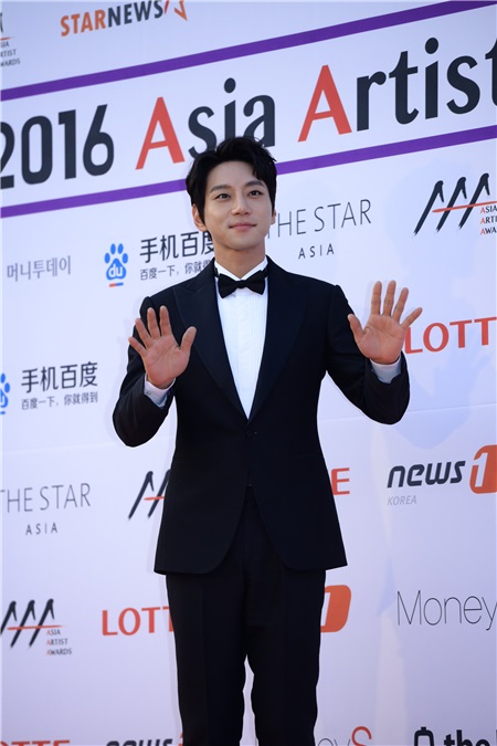 韩国盛典AAA超豪华阵容 EXO防弹朴宝剑允儿全到场