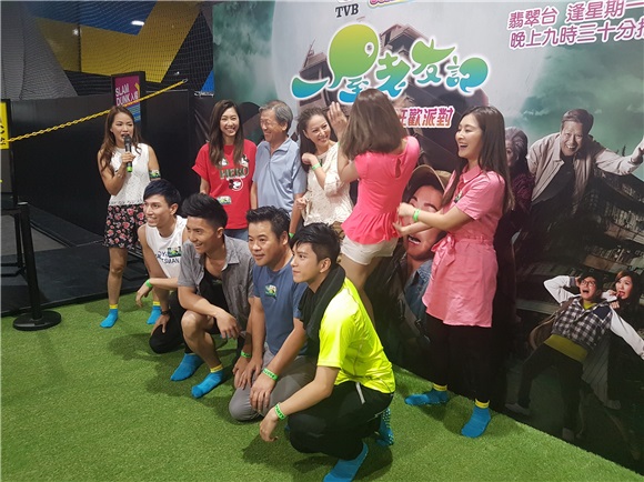 欧阳震华、胡定欣、罗兰、胡枫、滕丽名等出席TVB《一屋老友记》活动