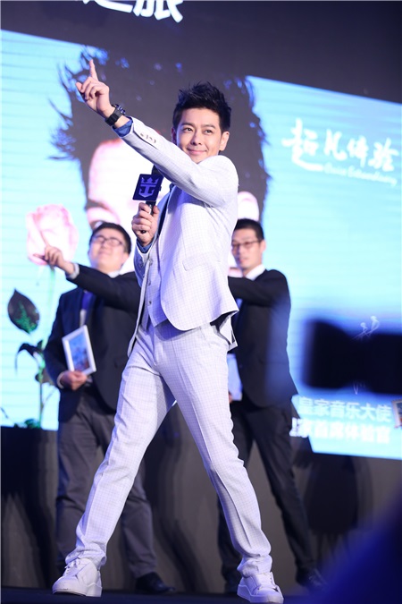 林志颖着西装帅气亮相:想与夫人过二人世界