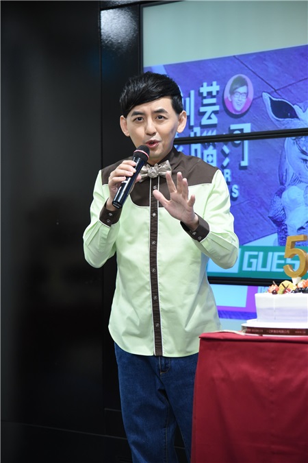 黄子佼文创访谈节目