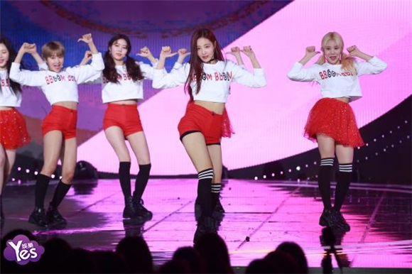 〈Yes 首尔现场〉MOMOLAND《The show》献精彩演绎获第一名