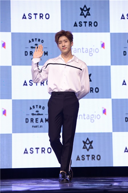 ASTRO举行第四张迷你专辑《Dream Part.01》发售showcase
