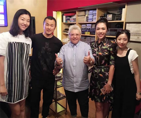 韩红牵手郭敬明 共谱慈善主题曲