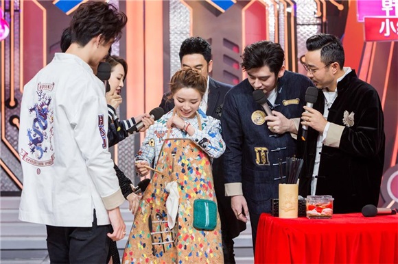 黄雅莉做客《天天向上》 大厨上线用美味征服天天兄弟
