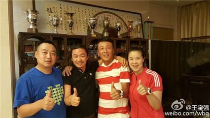 王宝强离婚案后首更博 相聚刘国梁合影露笑容
