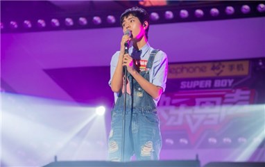 《快男》尹毓恪霸气回应“没喉结” 不惧争议怒怼网友：没脑子