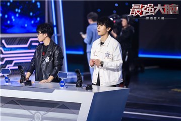 周凯翔焦急等待搭档作答