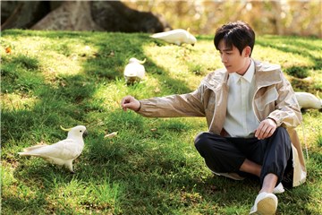 朱一龙首本个人写真集《DEPART》诚意上线 诠释都市儒雅绅士