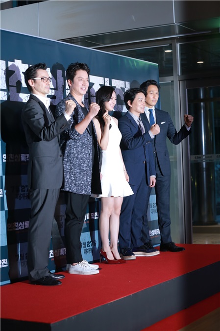 李政宰、李凡秀、郑俊镐、陈世延等出席电影《仁川登陆作战》VIP试映会