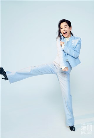 陈松伶登杂志开年刊 风格百变解锁多重精彩