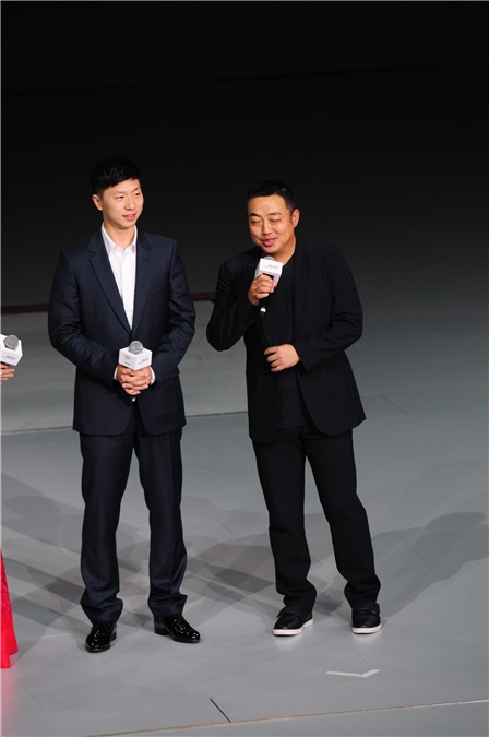 古巨基上海捞金遭李泉调侃「基基」笑翻全场 两人引吭对唱炒热全场气氛