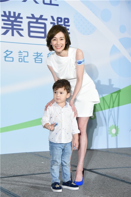 周幼婷出席幼儿保养品活动