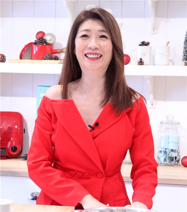 曾国城、黄嘉千、窦智孔、关诗敏等出席《爱呀,我的妈!》圣诞派对餐