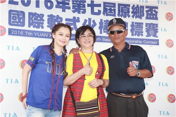 徐若瑄出席《第七届原乡盃国际软式少棒赛》担任开球嘉宾