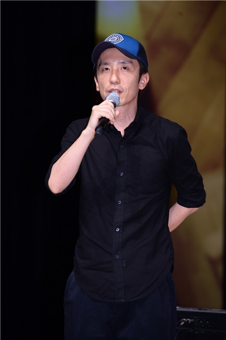 李珍雅办新辑showcase 柳熙烈亮相应援