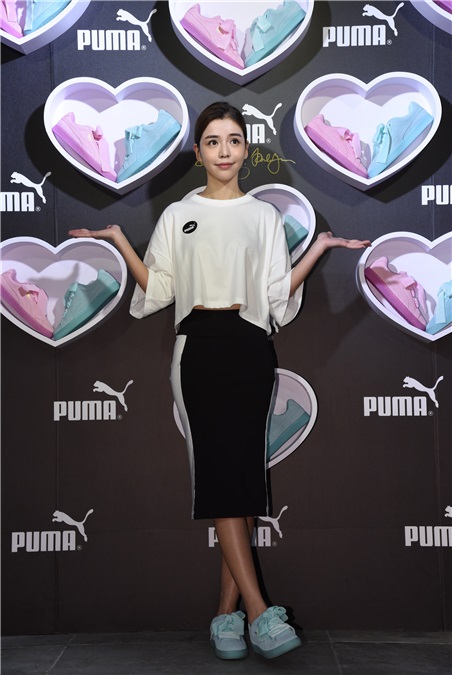 李毓芬出席运动品牌旗舰店开幕活动