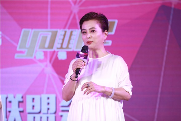 赵雅芝李玲玉首次同台斗法 各自分享「保养秘籍」