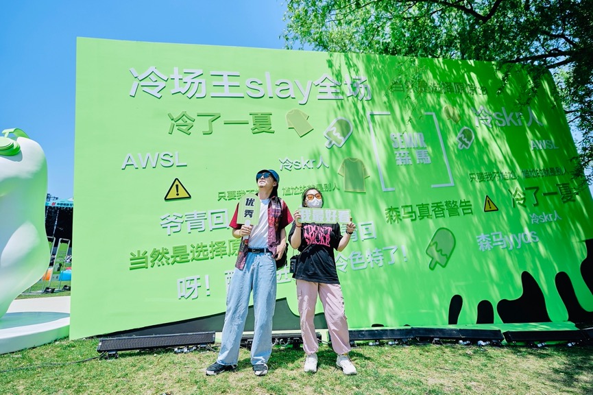 //hqredian.cn/wp-content/uploads/2021/05/unnamed-file-4.jpeg插图(2) 图片包含 草, 户外, 绿色, 站 描述已自动产生
