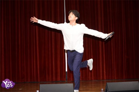 李昶旻(2AM) 举办首张SOLO迷你专辑SHOWCASE