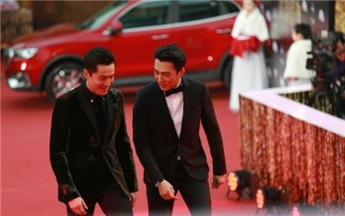 着名演员胡歌、靳东