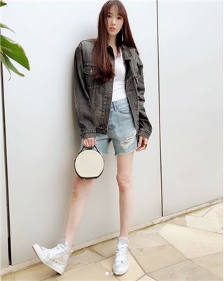吴佩慈晒了自己穿搭照 网友赞：简直少女
