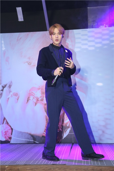 小乐吴思贤概念微专辑 好友潘玮柏站台