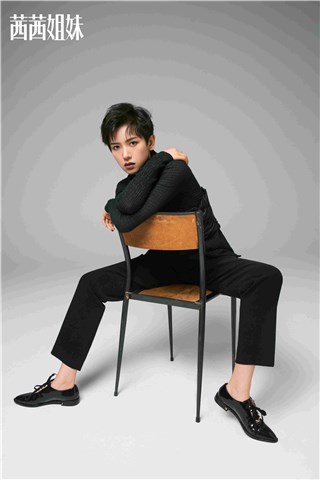 演员李晓峰最新杂志大片释出 多套look诠释复古英伦魅力
