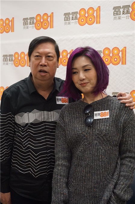 杨千嬅和吴雨出席电台的撷取活动