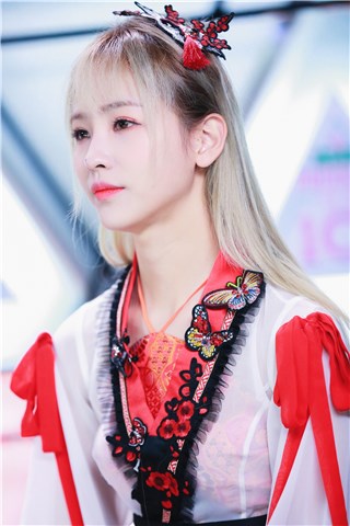 蒋申首演造型