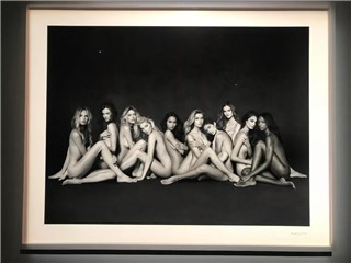 腾讯时尚再度牵手罗素•詹姆斯 直击纽约最Skr的维密“Angels”摄影展