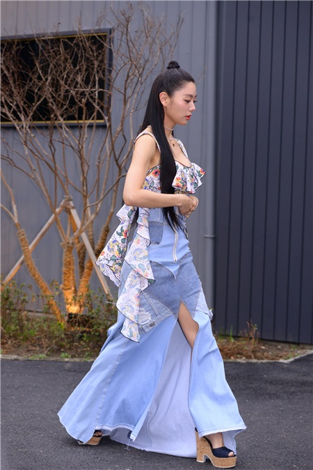 智淑、高佑丽、赵贤荣CLARA、Lizzy等出席设计师Kwak Hyunju时装秀