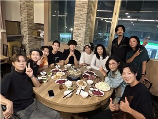 宇宙人演唱会前巧碰立冬节气　麋先生、告五人给师兄进补暖心请吃火锅