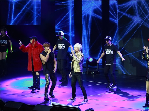 《Running Man》成员宋智孝、李光洙、金钟国、刘在锡、HaHa、池锡辰澳门举行「RUNNING MAN 2017 LIVE TOUR」亚洲巡回粉丝见面会