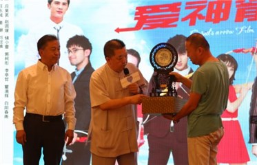 导演马志全介绍以往作品/图
