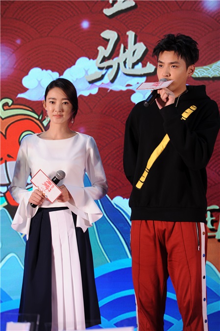 林允同徐克周星驰拍萌照 吴亦凡被调侃为「丐帮帮主」