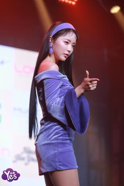 〈Yes 首尔现场〉洪真英举办单曲《走好》SHOW CASE正式回归
