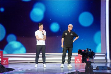 一号男嘉宾帅气出场