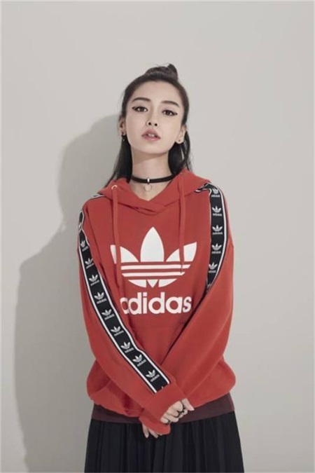 Angelababy带货势头猛 在忙碌也不忘继续做公益
