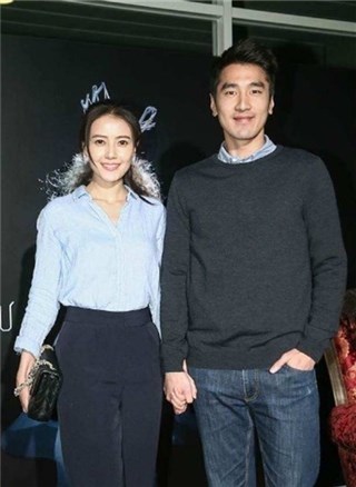 网友超市偶遇高圆圆赵又廷 小两口手牵手直奔生鲜专区买菜