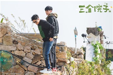 孙艺洲高旻睿观察地形