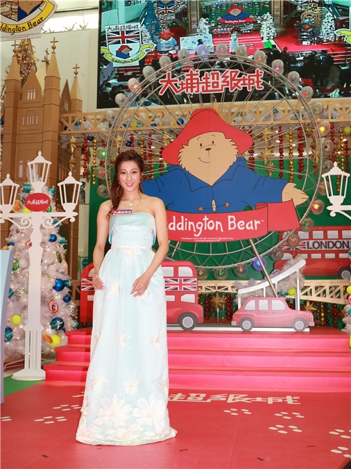 钟嘉欣出席《熊抱英伦圣诞》揭幕礼活动