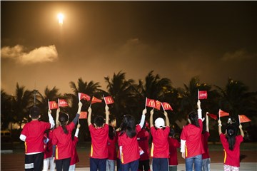 嫦娥五号发射,孩子们的航天梦被点亮