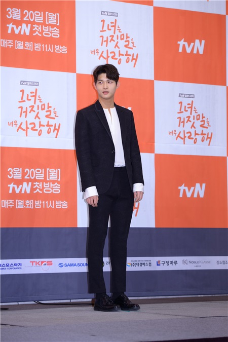 Red Velvet JOY、李玹雨、李瑞元出席tvN新月火剧《她爱上了我的谎》制作报告会
