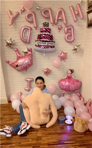 “全民情歌天后”丁当居家生日不孤单 与万名歌迷线上开生日派对