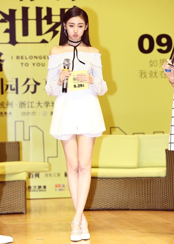 张天爱人气爆棚上演「反差萌」 告白收到手软