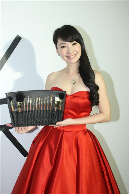王俐人出席情人节彩妆活动