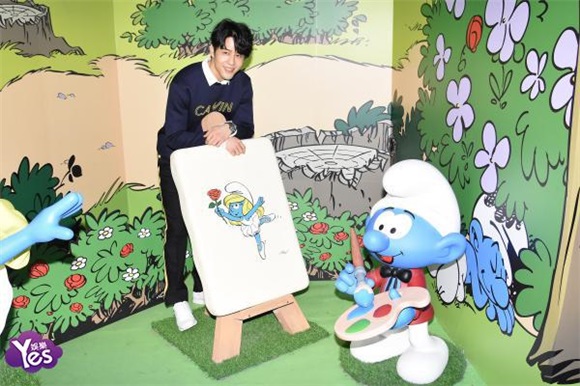 胡宇威参观蓝色小精灵特展