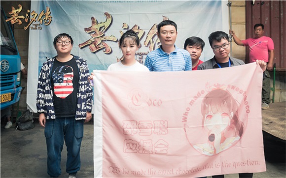 《芸汐传》开放探班 鞠婧祎和猫吃醋萌翻粉丝